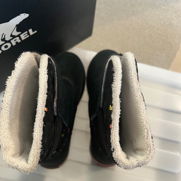 Sorel Kids Rylee Black Suede Rainbow Metalic Stars Faux Fur Waterproof Boots - Picture 6 of 8